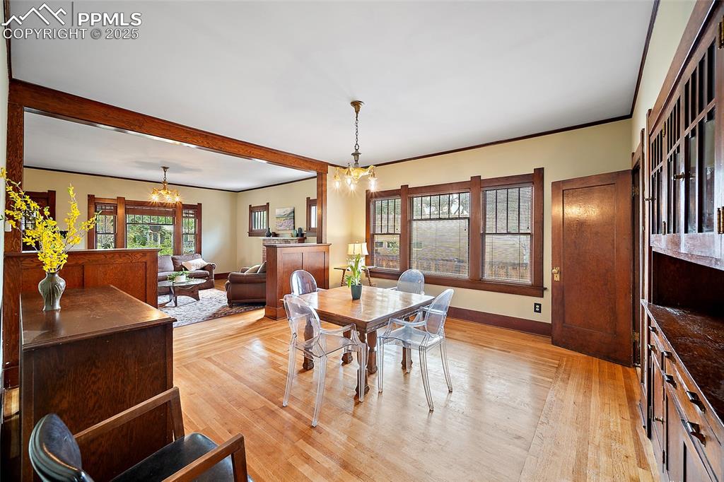 Image 11 of 39: Dining Area