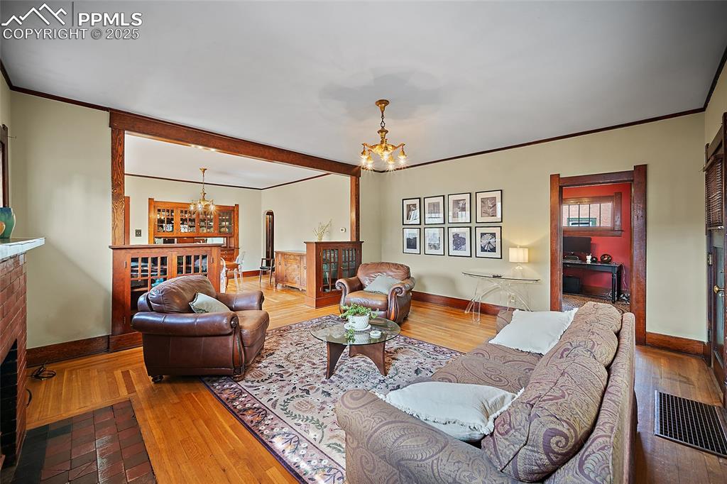 Image 5 of 39: Perfect for entertaining