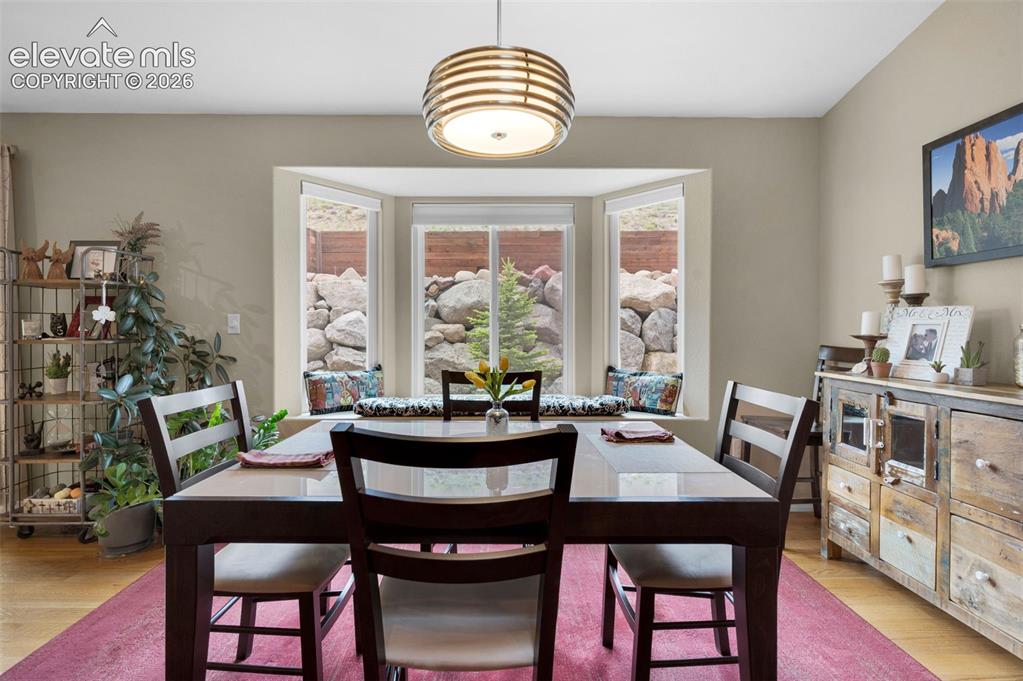 Image 14 of 41: Dining Area