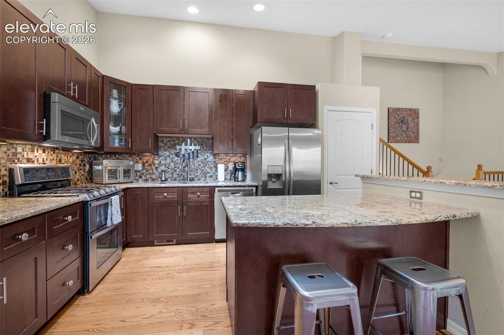 Image 15 of 41: Kitchen
