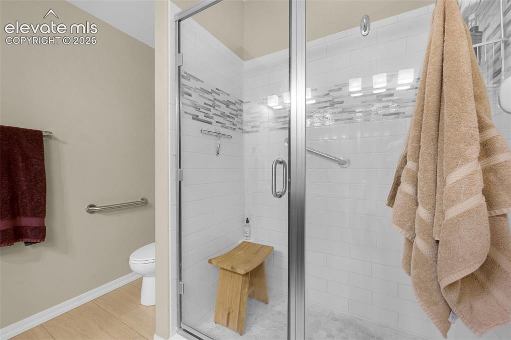 Image 24 of 41: Bathroom