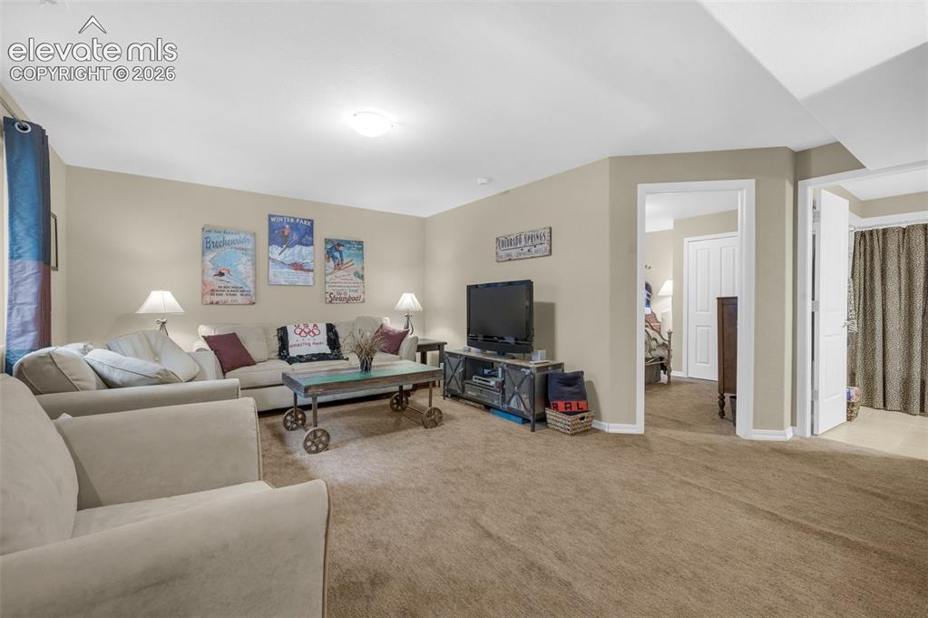 Image 31 of 41: Family Room