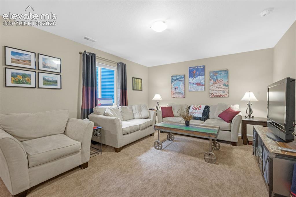 Image 32 of 41: Family Room