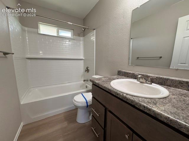 Image 16 of 21: Bathroom