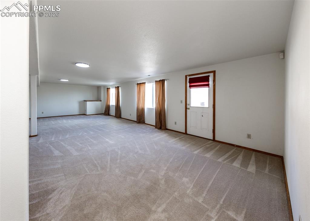 Image 27 of 39: Family Room