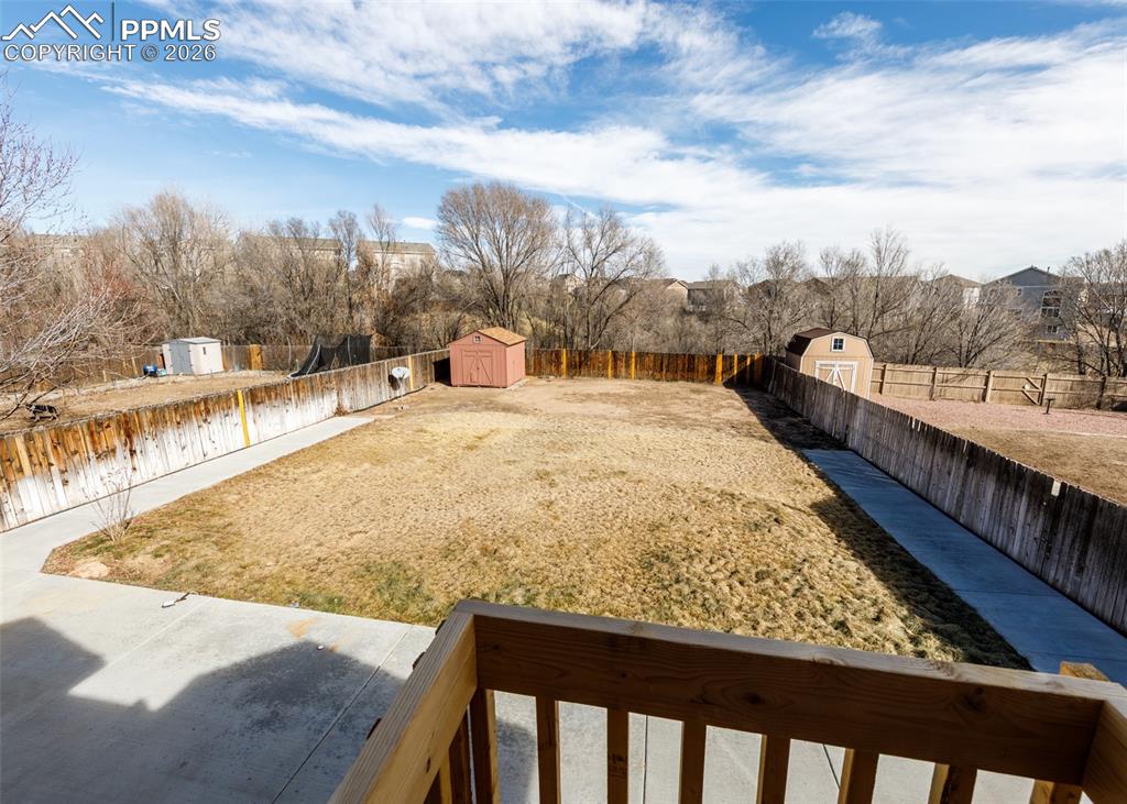 Image 36 of 39: Yard