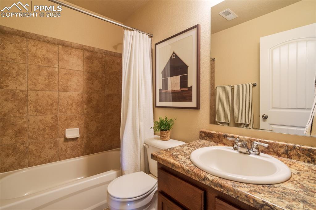 Image 15 of 25: Bathroom