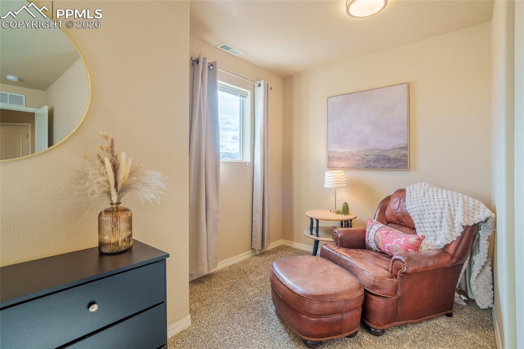 Image 16 of 25: Sitting Room