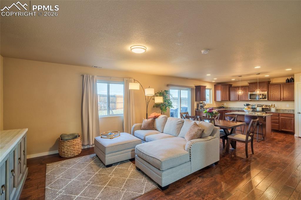 Image 3 of 25: Living Room