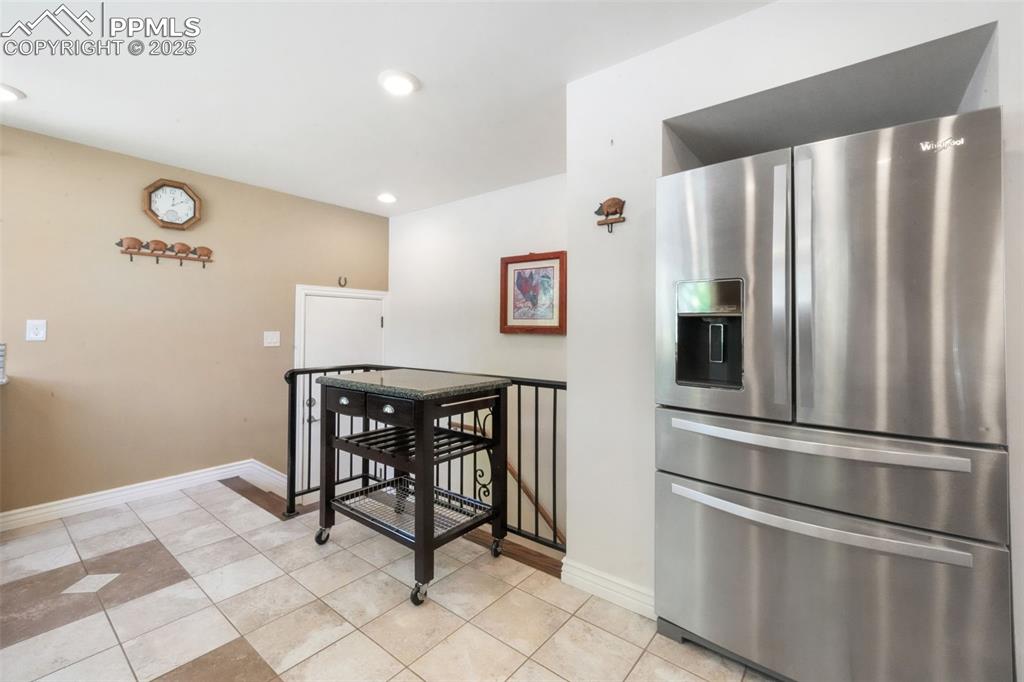 Image 15 of 50: Kitchen