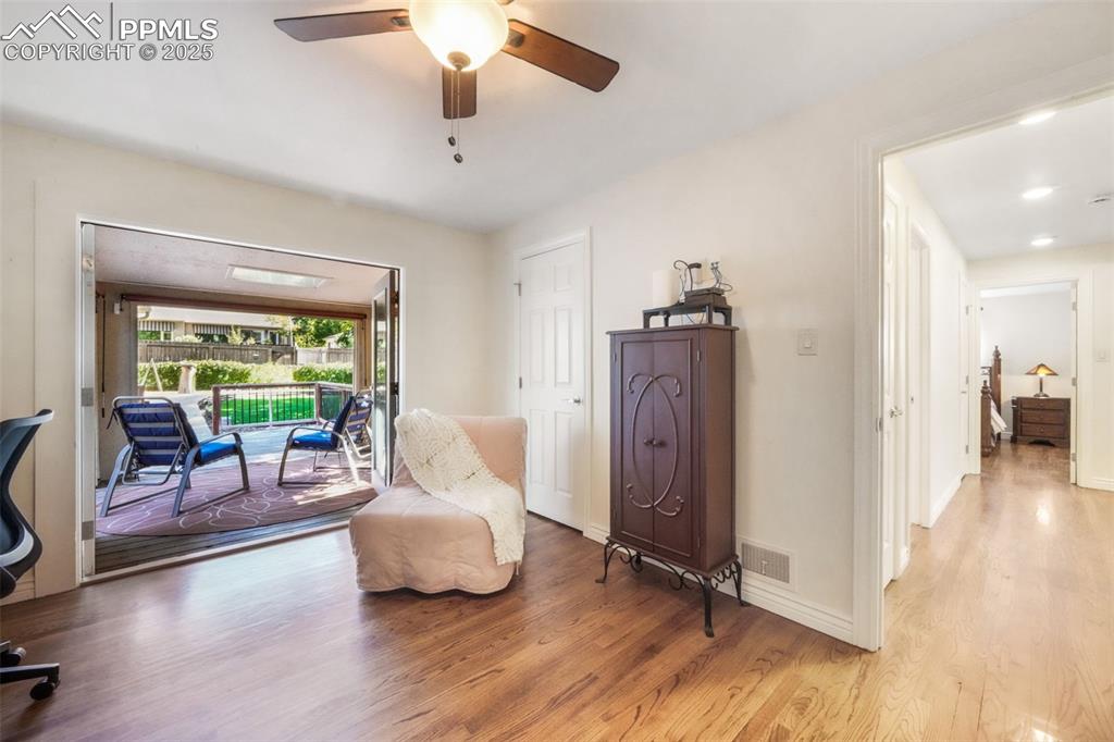 Image 23 of 50: Sitting Room