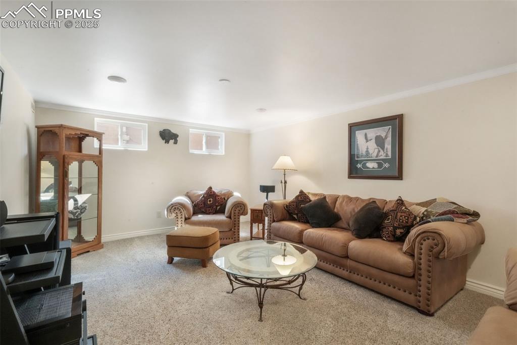 Image 26 of 50: Living Room