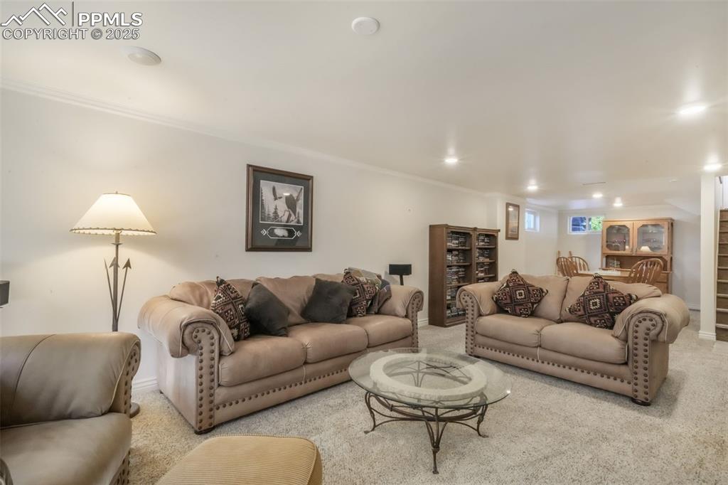 Image 27 of 50: Living Room