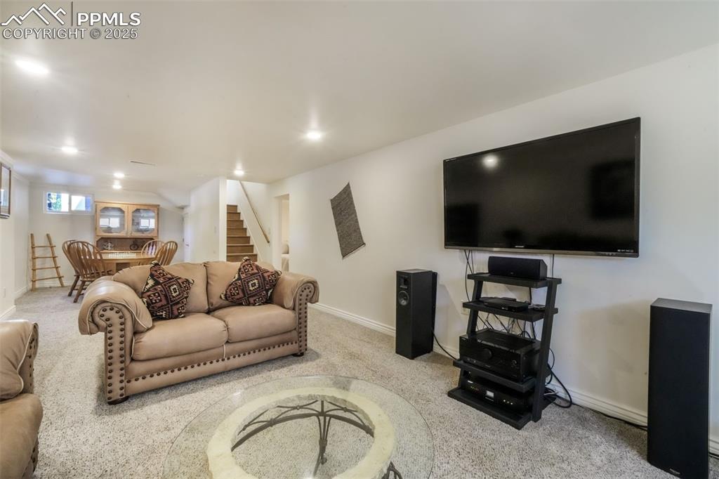 Image 28 of 50: Living Room