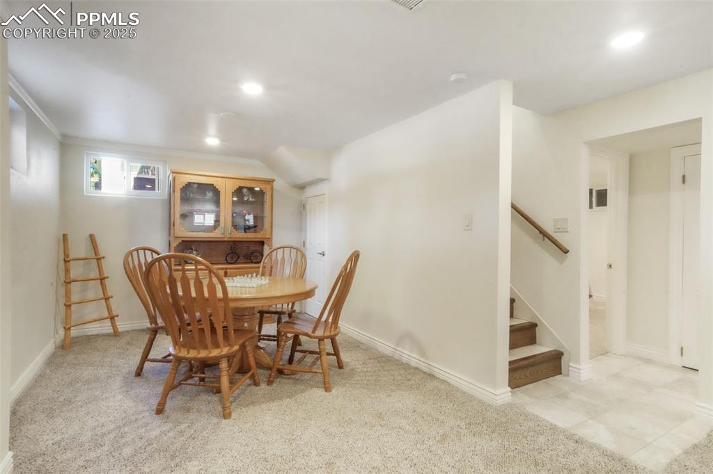 Image 29 of 50: Dining Area