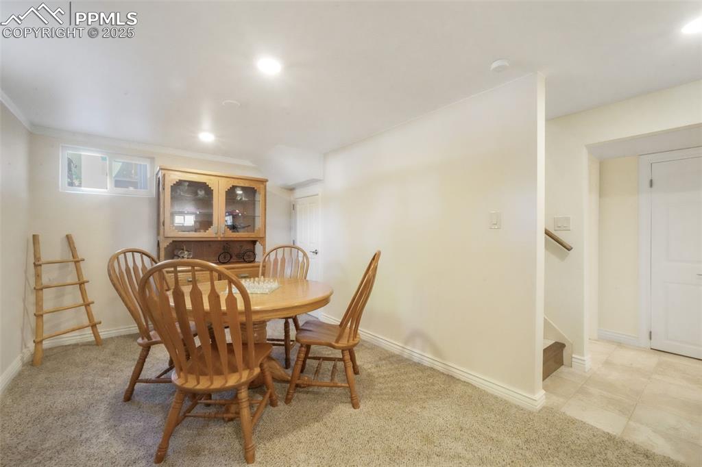 Image 34 of 50: Dining Area