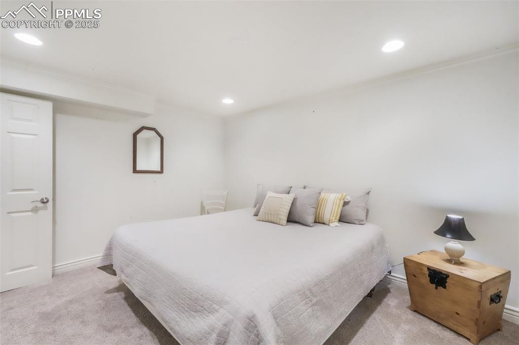 Image 36 of 50: Bedroom