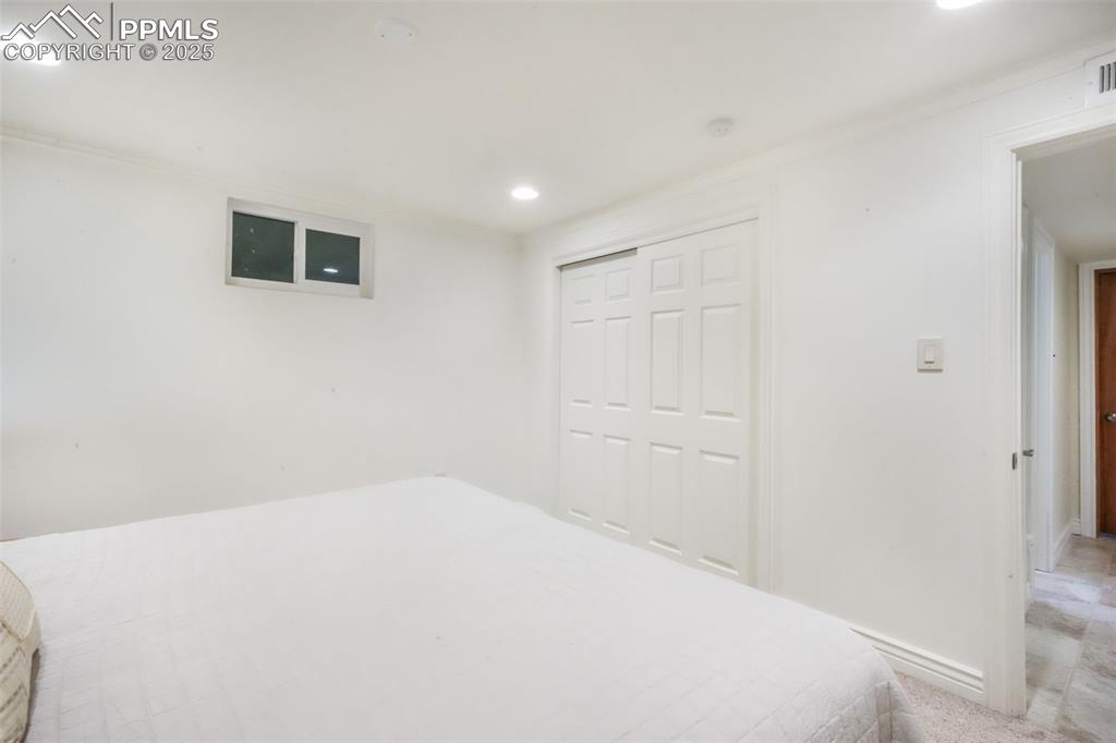 Image 38 of 50: Bedroom