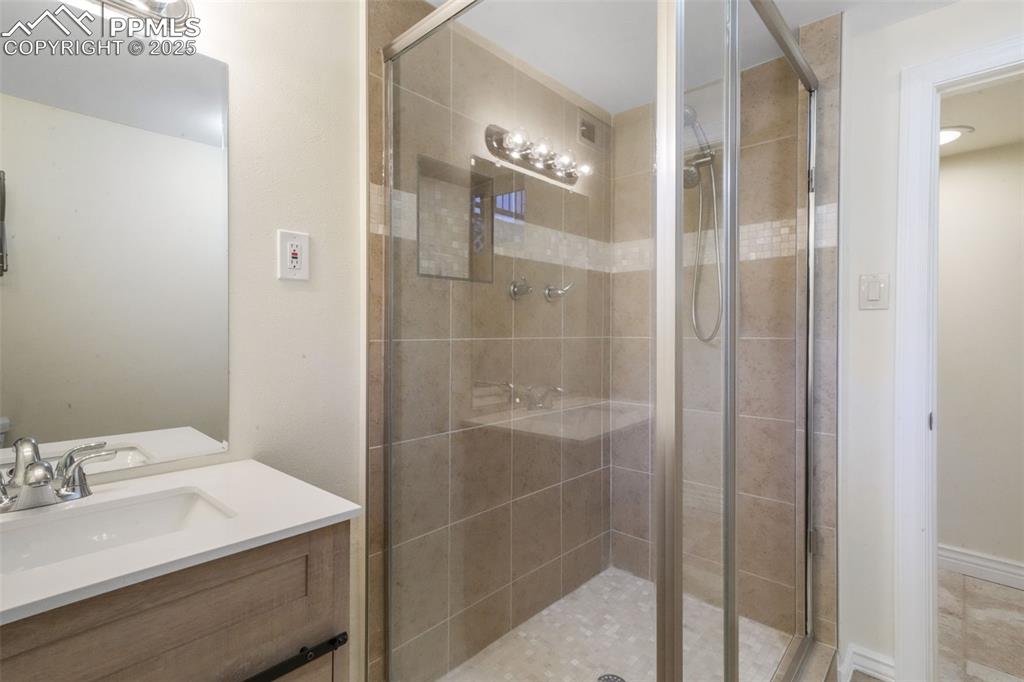 Image 39 of 50: Bathroom