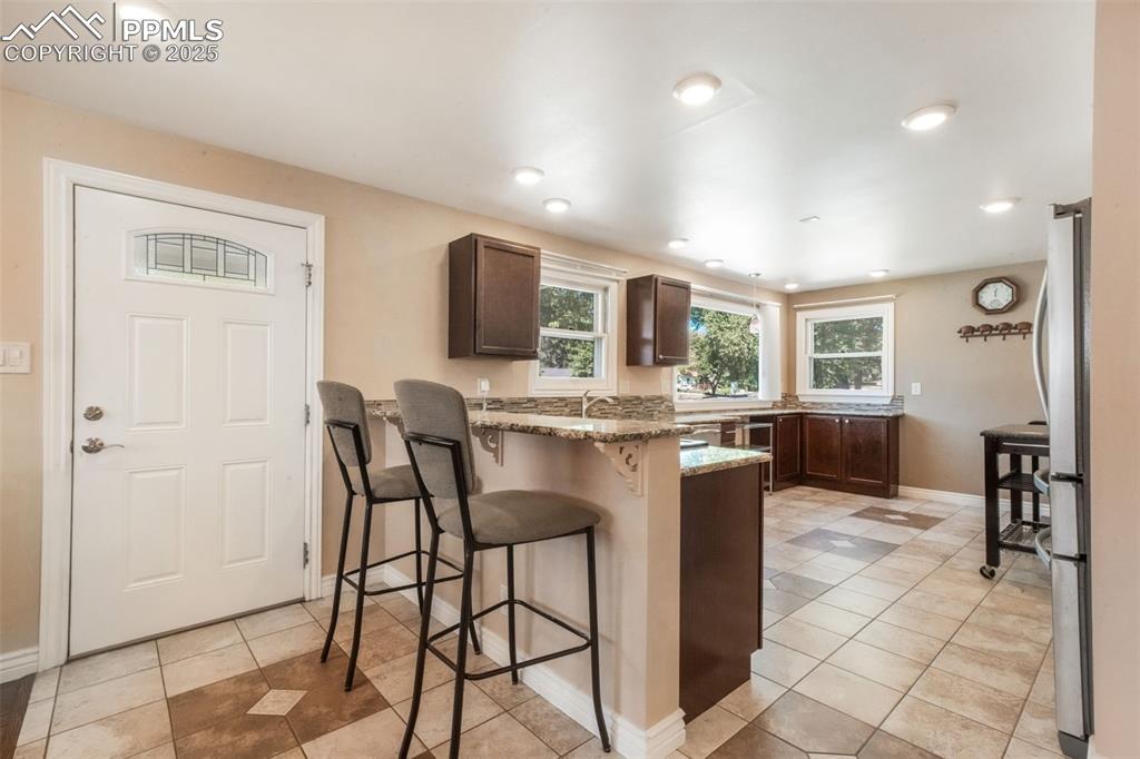 Image 4 of 50: Kitchen