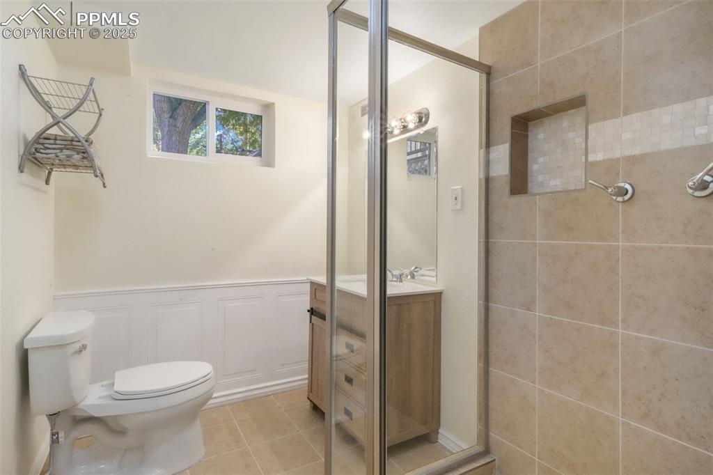 Image 40 of 50: Bathroom