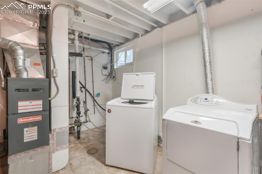 Image 42 of 50: Laundry