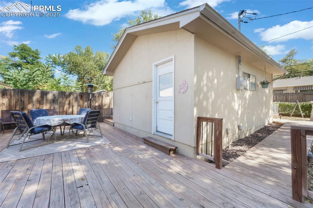 Image 46 of 50: Deck