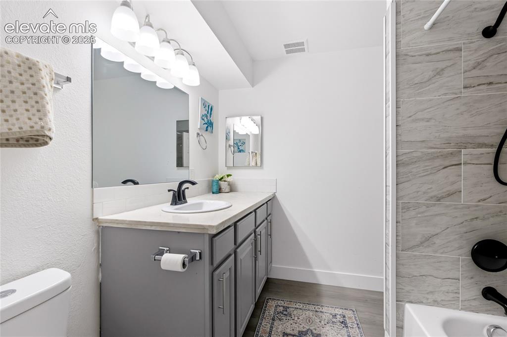 Image 10 of 26: Bathroom
