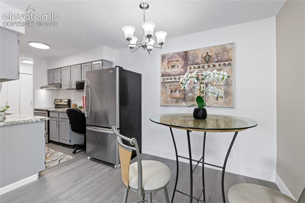 Image 5 of 26: Dining Area