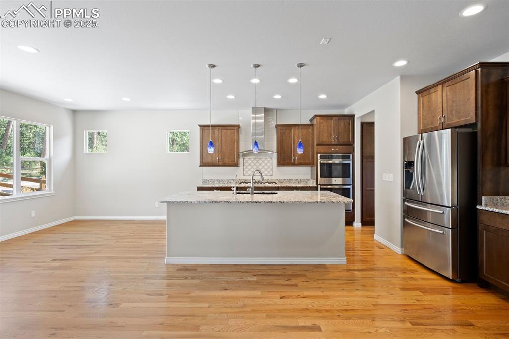 Image 14 of 50: Kitchen