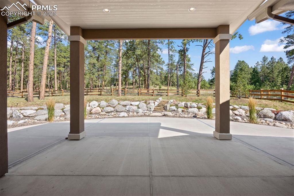 Image 22 of 50: Patio