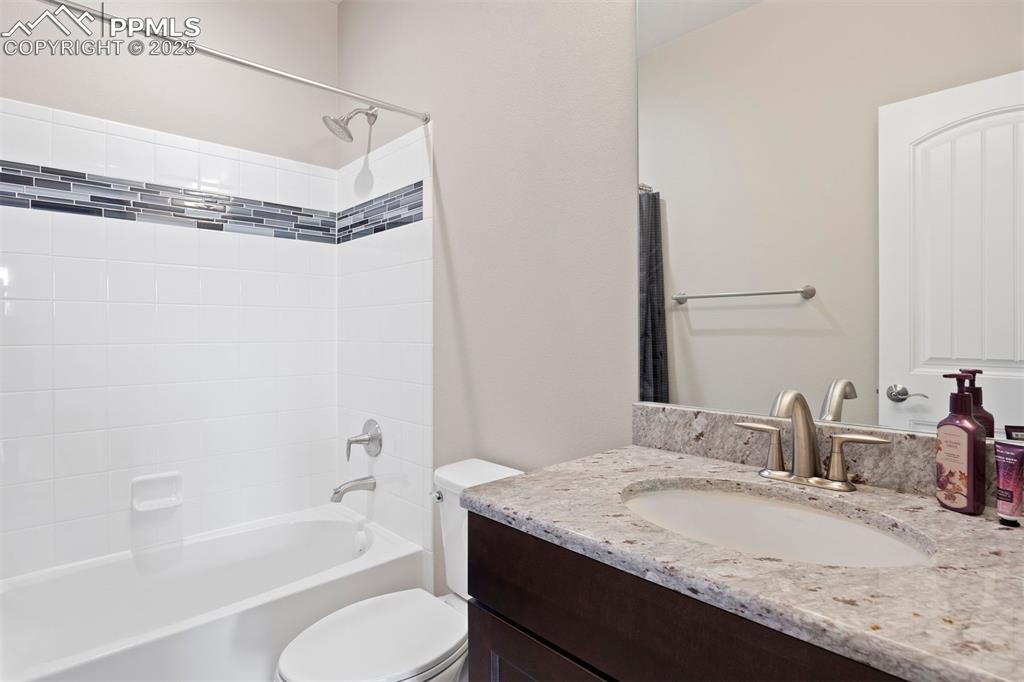 Image 26 of 50: Guest bathroom