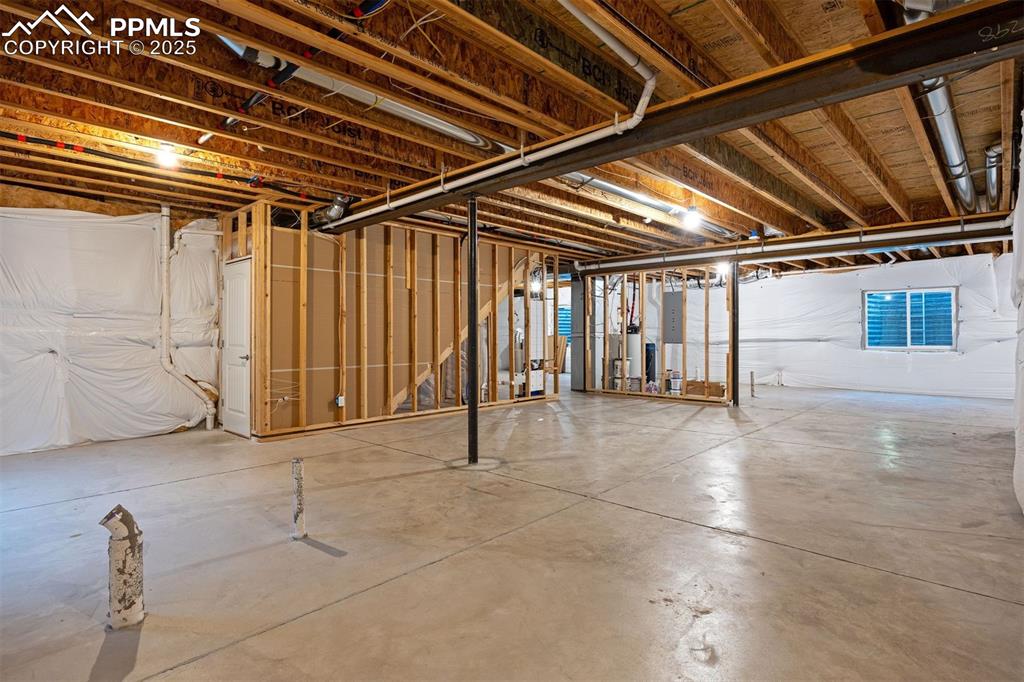 Image 38 of 50: Plumbed for wet-bar