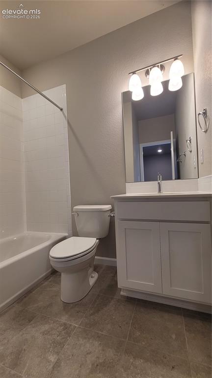 Image 26 of 28: Full Bathroom on upper level with quartz countertop and tile surrounds! 