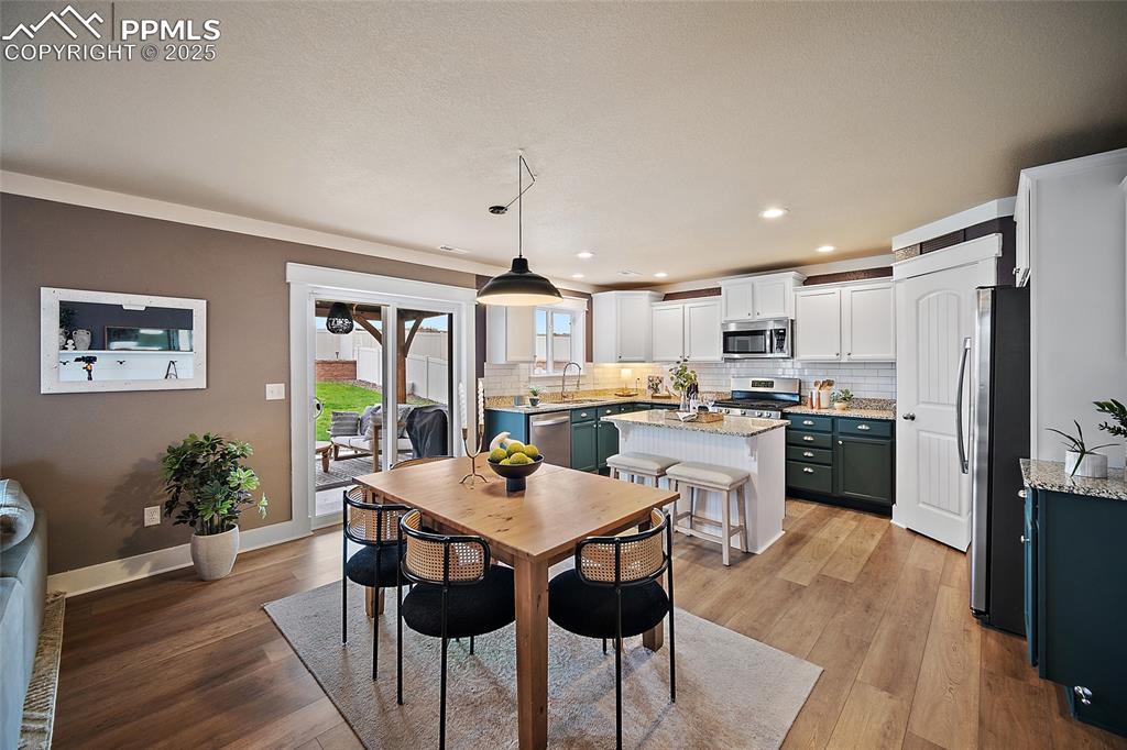 Image 10 of 45: Dining Area