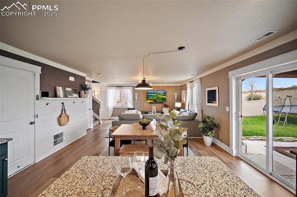 Image 13 of 45: Dining Area