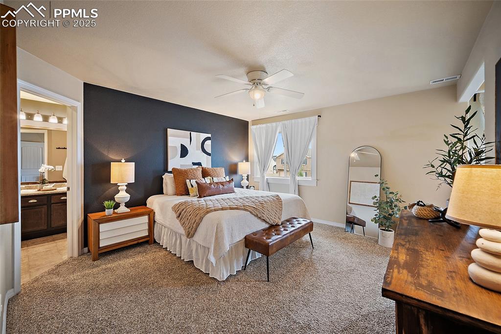 Image 18 of 45: Bedroom