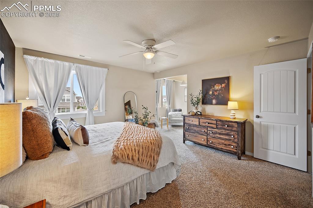 Image 19 of 45: Bedroom