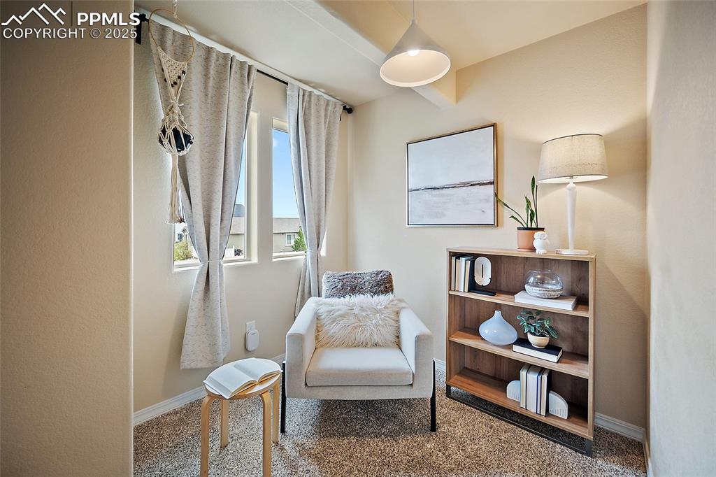 Image 20 of 45: Sitting Room