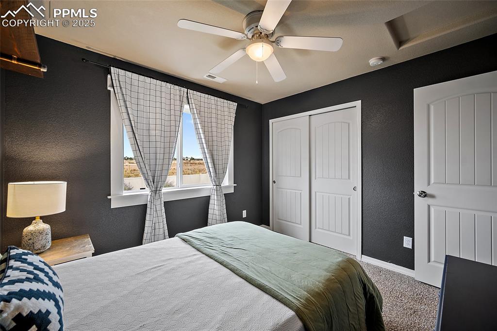 Image 27 of 45: Bedroom