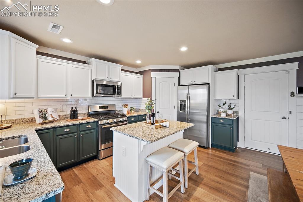 Image 5 of 45: Kitchen