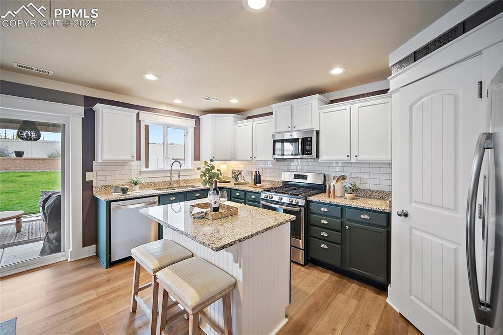 Image 7 of 45: Kitchen