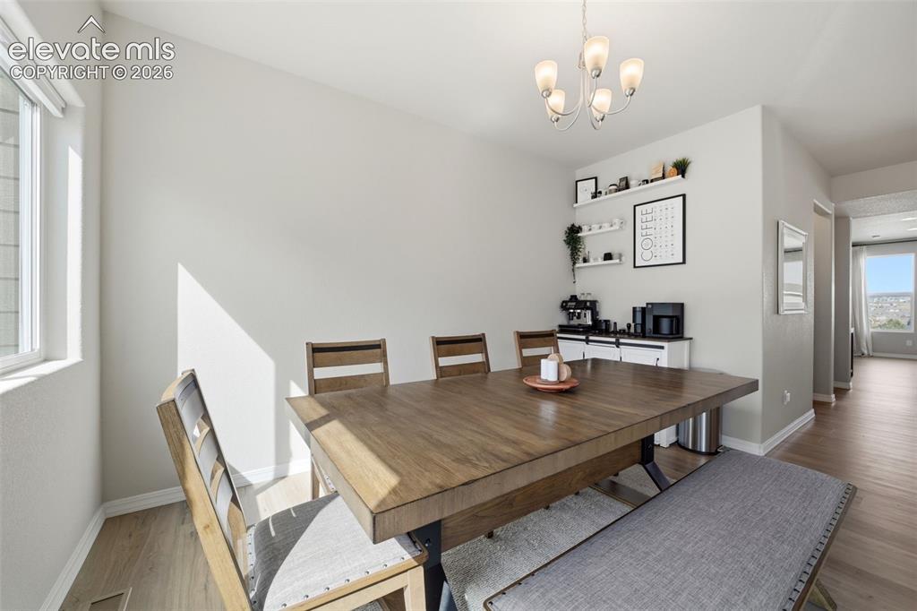 Image 11 of 38: Dining Area