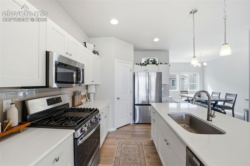 Image 15 of 38: Kitchen