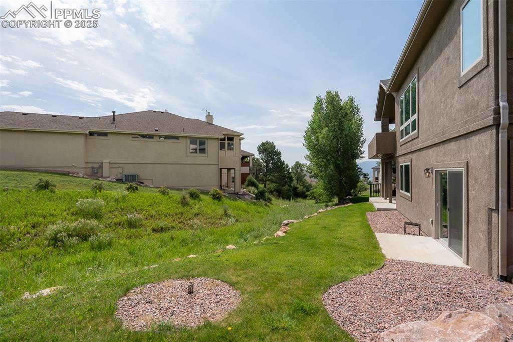 Image 11 of 44: Yard