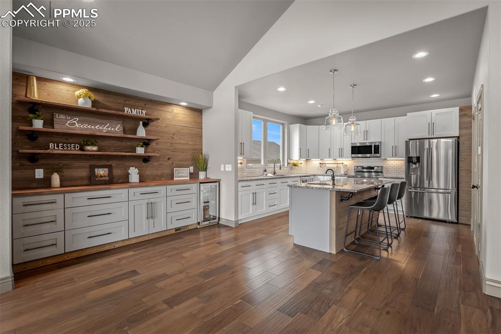 Image 15 of 44: Kitchen