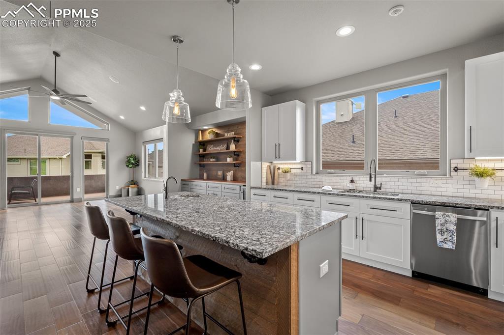 Image 18 of 44: Kitchen