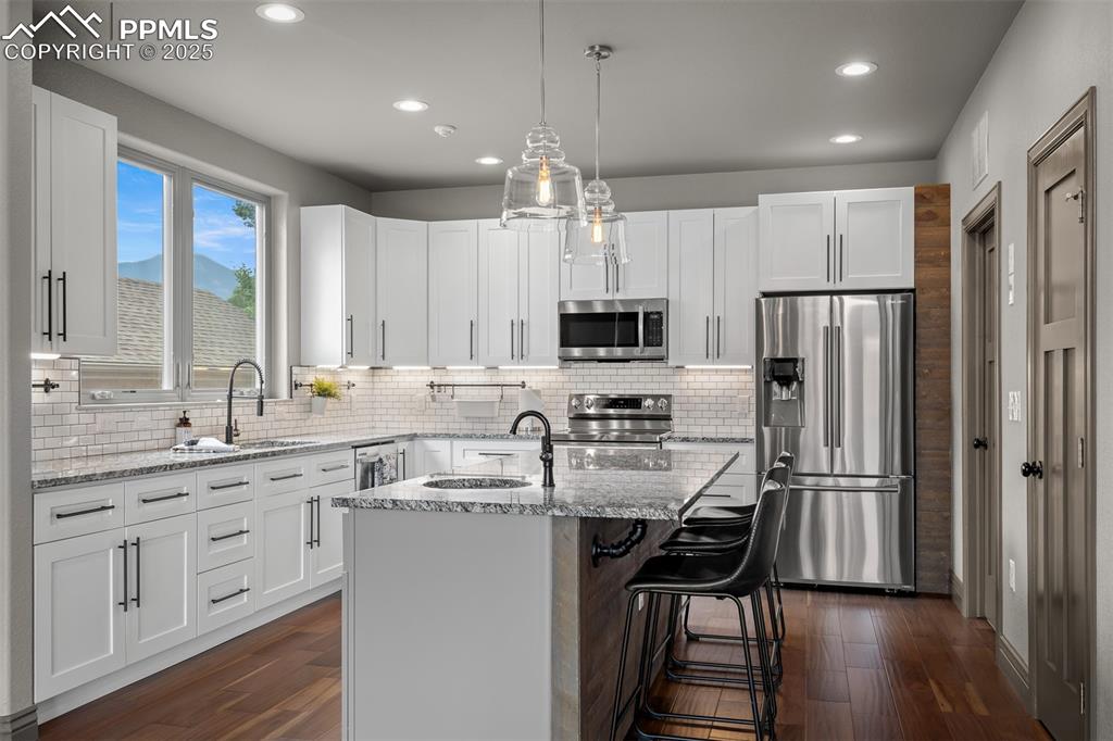 Image 19 of 44: Kitchen