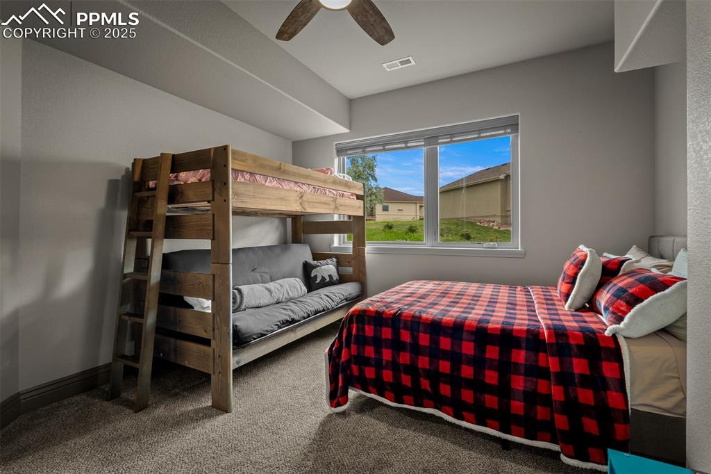 Image 41 of 44: Bedroom