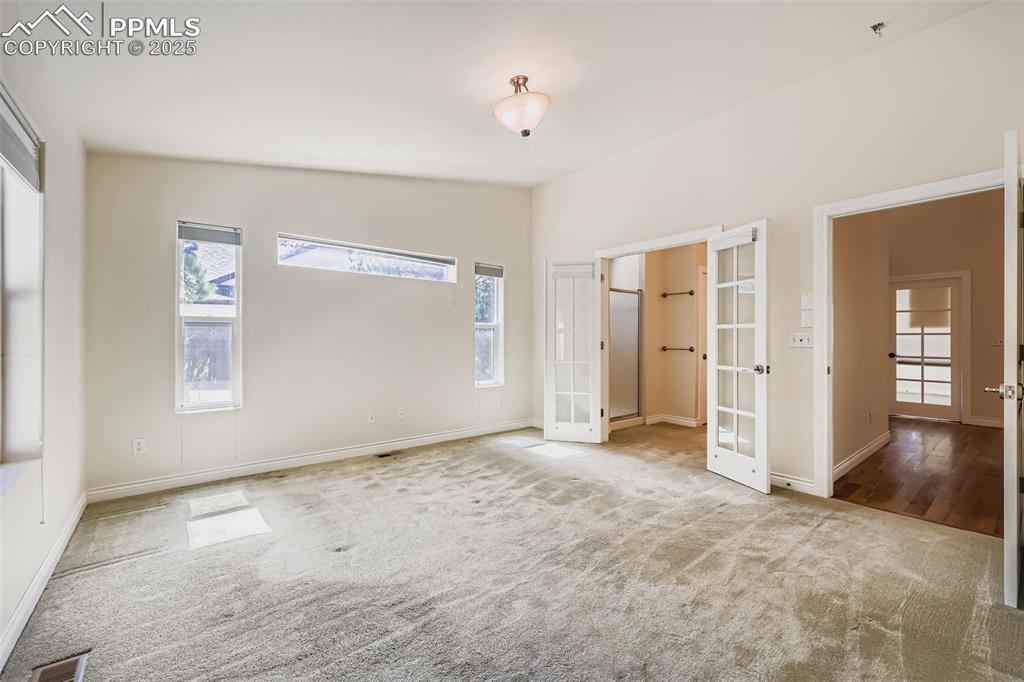 Image 11 of 28: Bedroom